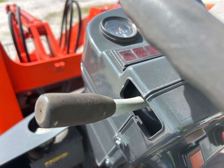 2011-kubota-r520s-image-10