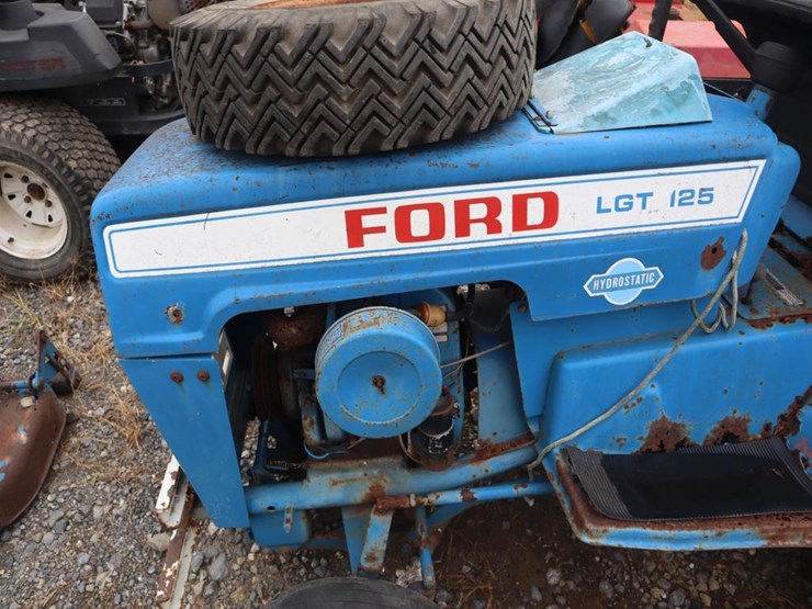 ford-lgt125-riding-mower-image-14