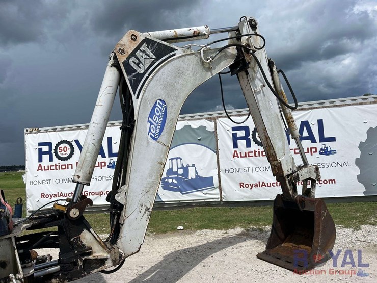 caterpillar-430d-image-11