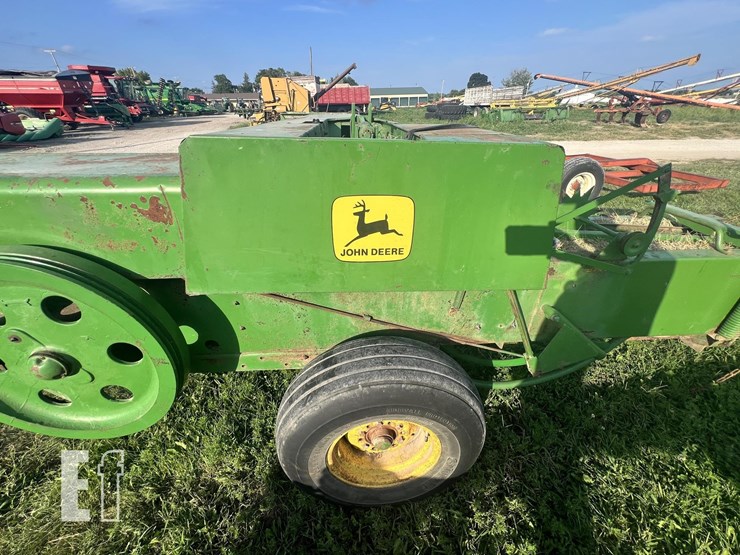 john-deere-336-image-11