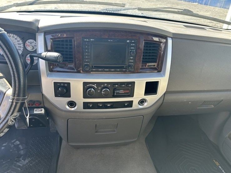 2009-dodge-ram-3500-image-15