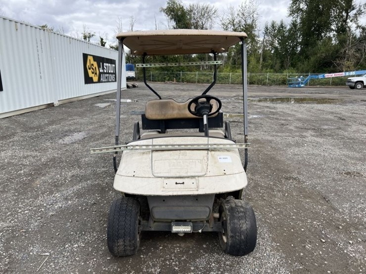 ez-go-textron-golf-cart-image-8