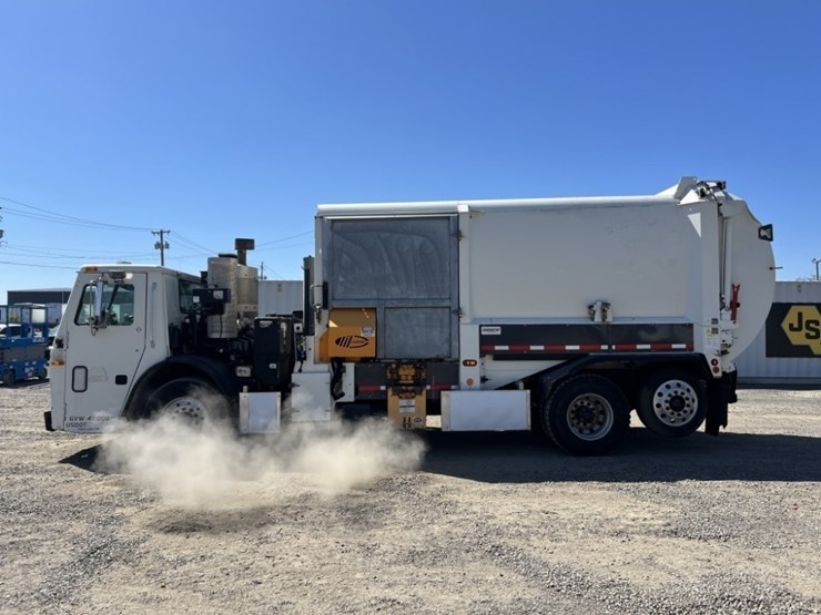 2011-mack-leu612-image-7