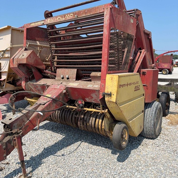 NEW HOLLAND 852