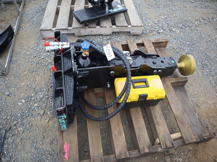 future-mini-skid-steer-post-driver-image-2