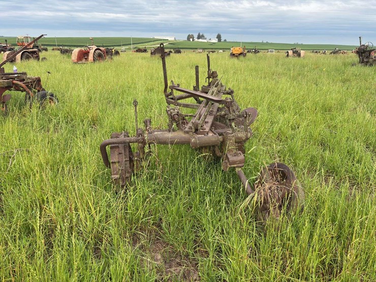 3-bottom-25”-terracing-plow-image-6