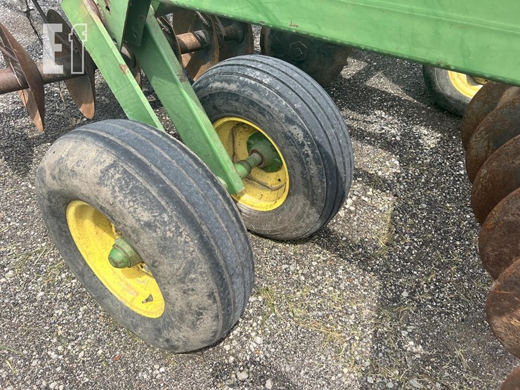john-deere-230-image-19