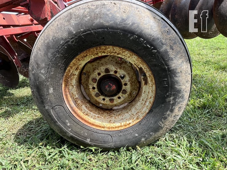 massey-ferguson-820-image-8