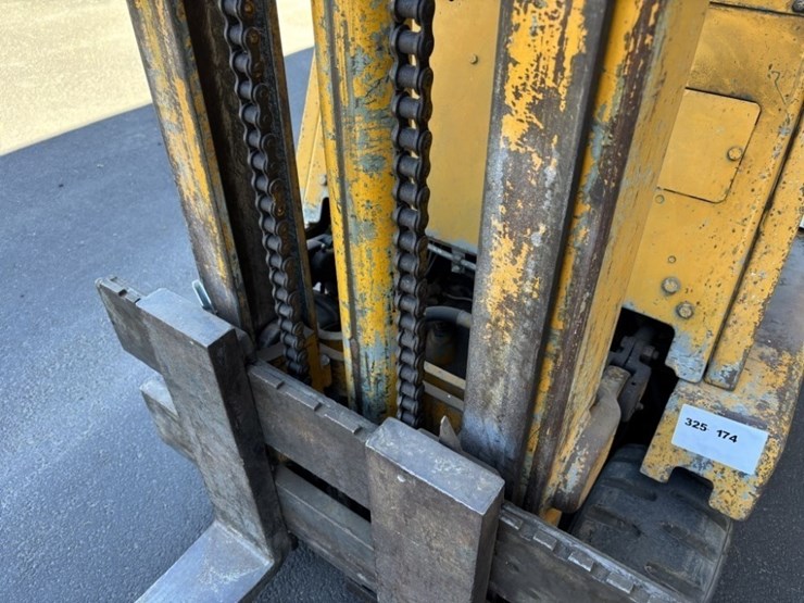 clark-c30b-forklift-image-12