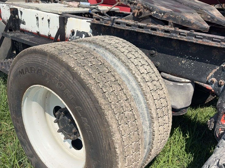 1994-peterbilt-377-image-11