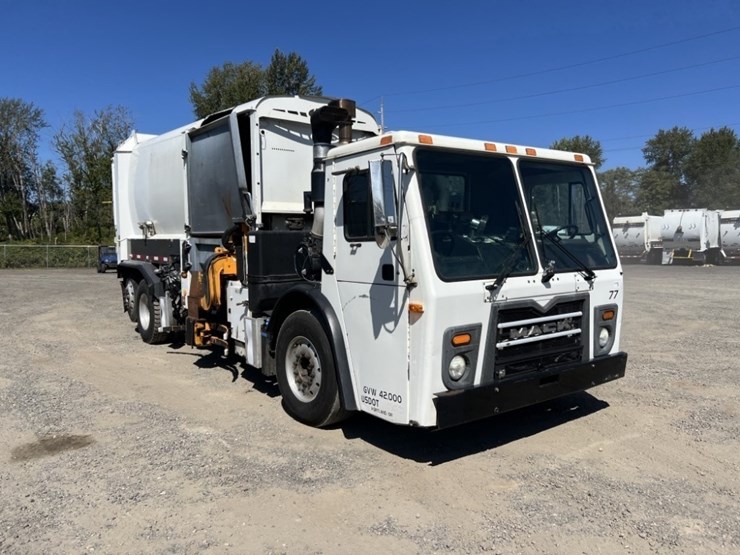 2011-mack-leu612-image-2