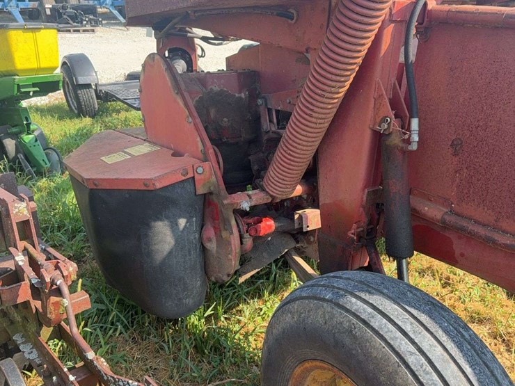 new-holland-411-image-4