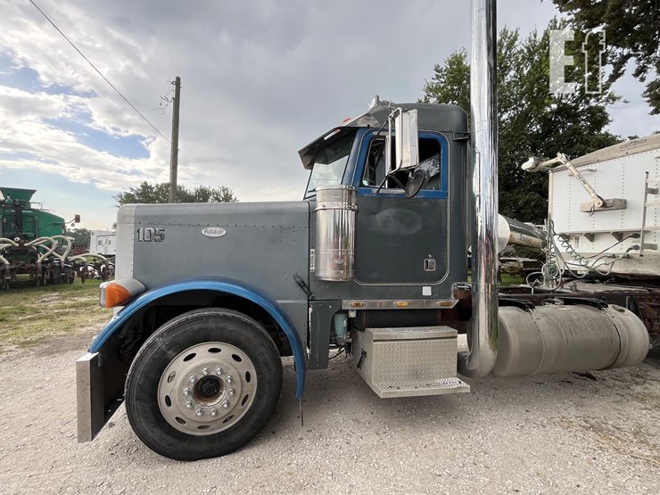 2000-peterbilt-379-image-2