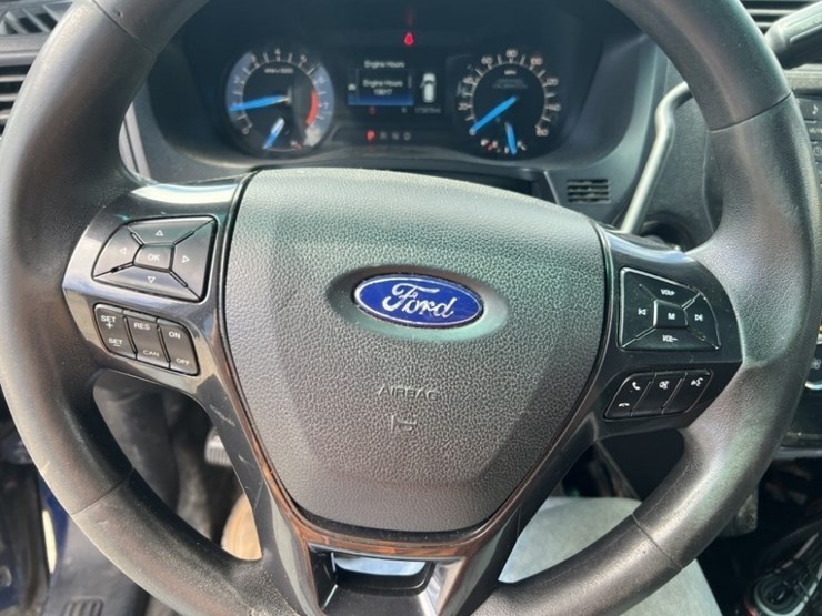 2016-ford-explorer-image-33