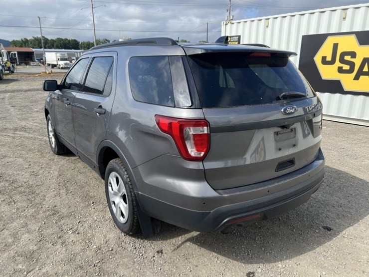 2016-ford-explorer-image-6