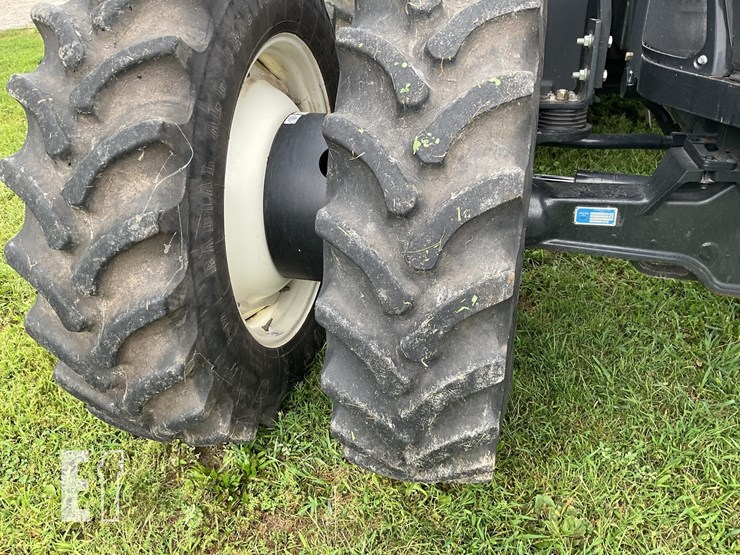 2013-new-holland-t8.330-image-56