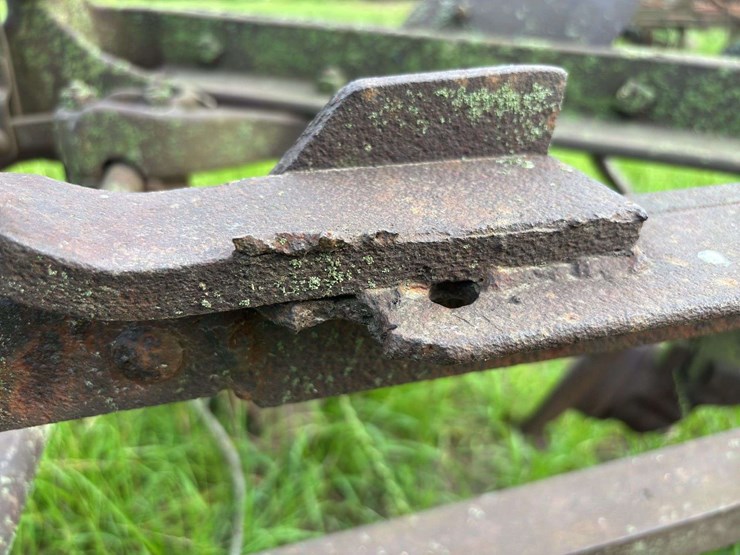 3-bottom-25”-terracing-plow-image-17