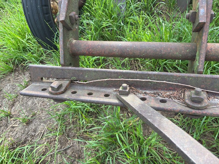 moline-5-bottom-14”-pull-type-plow-image-11