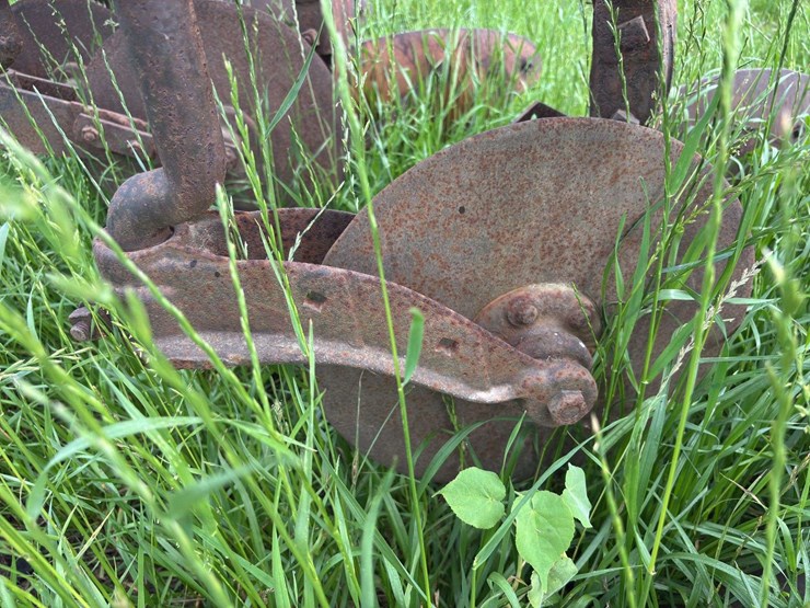 moline-5-bottom-14”-pull-type-plow-image-39