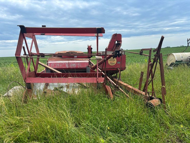 massey-harris-clipper-combine-image-2