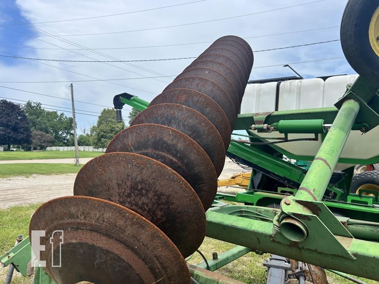 john-deere-220-image-21