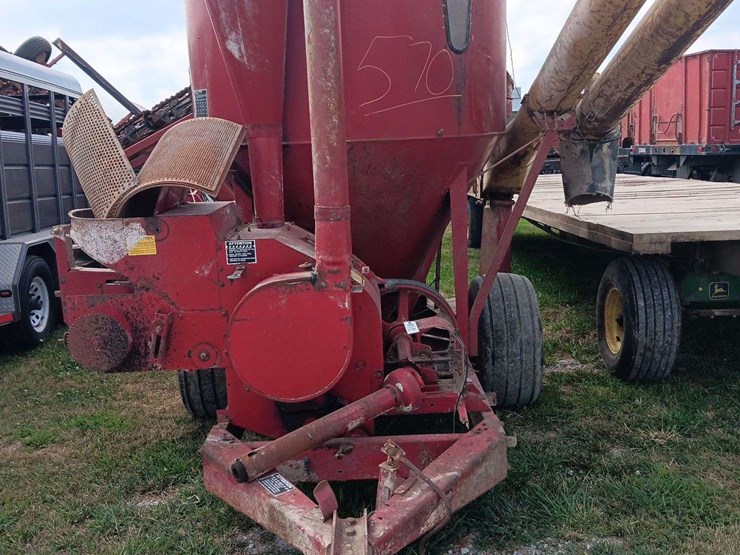 new-holland-355-image-1