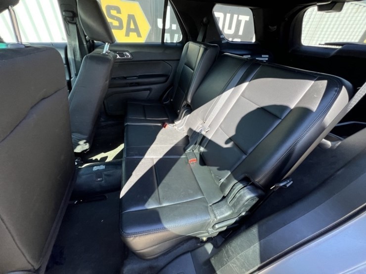 2016-ford-explorer-image-25
