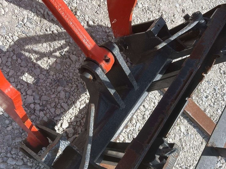 2011-kubota-r520s-image-16