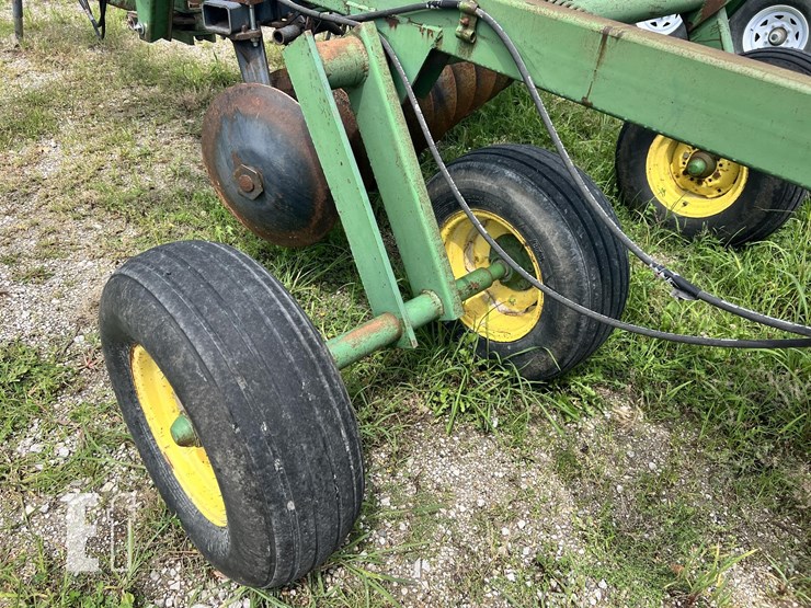 john-deere-220-image-19