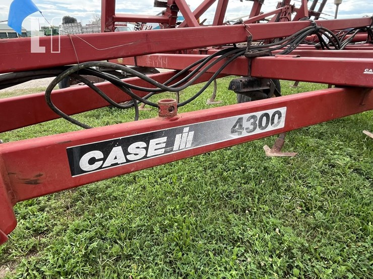 case-ih-4300-image-15