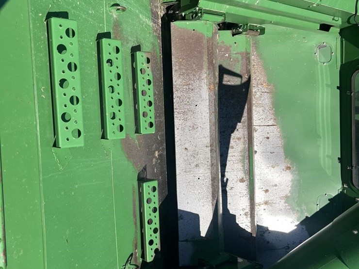 2005-john-deere-9560-sts-image-34