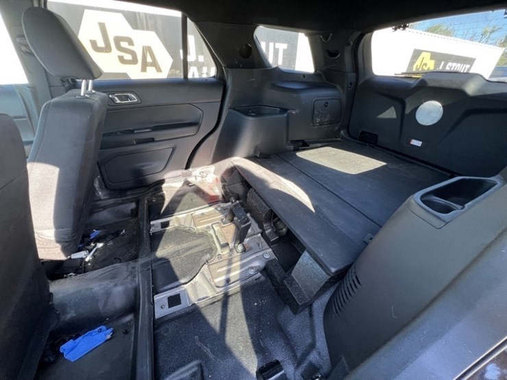 2018-ford-explorer-image-25