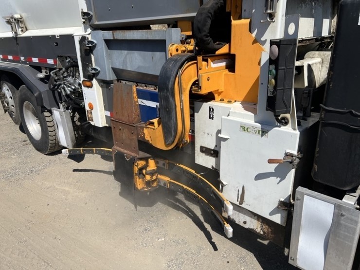 2011-mack-leu612-image-18