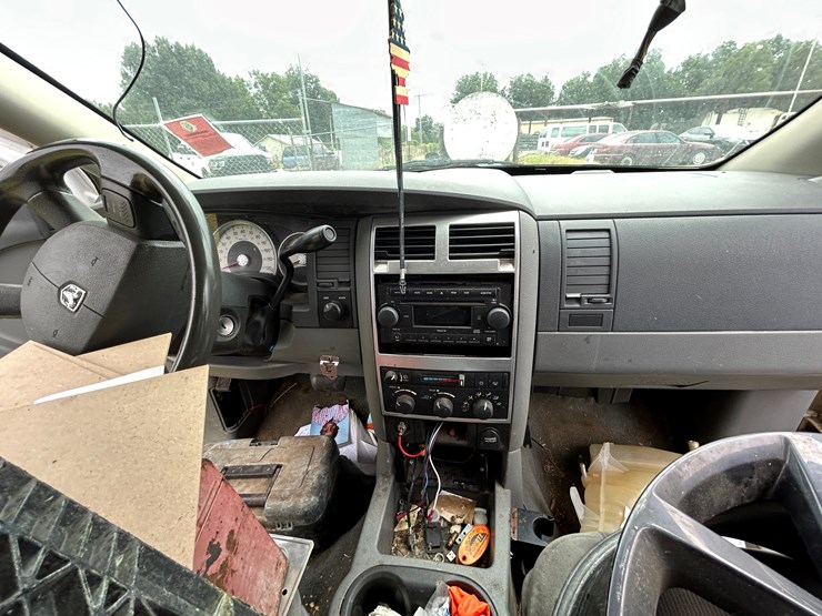 2005-dodge-durango-image-18