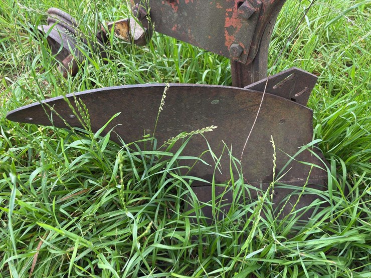 moline-5-bottom-14”-pull-type-plow-image-53