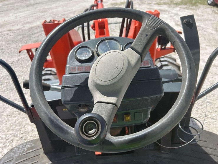 2011-kubota-r520s-image-8