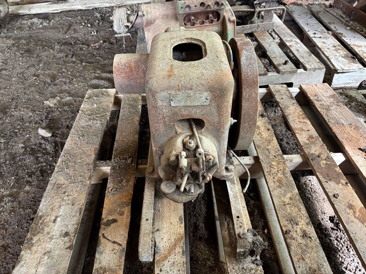 1-1/2-to-2-1/2-hp-international-harvester-la-engine-image-2