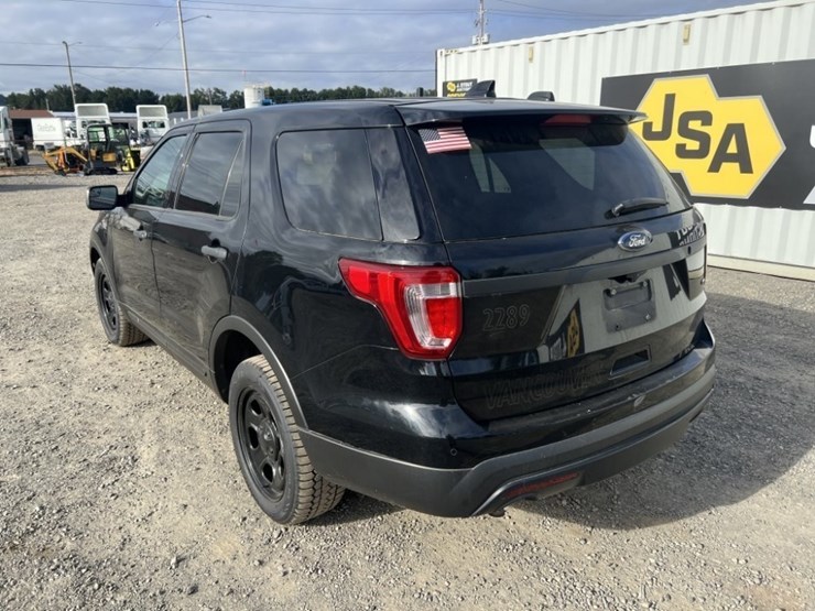2017-ford-explorer-image-6