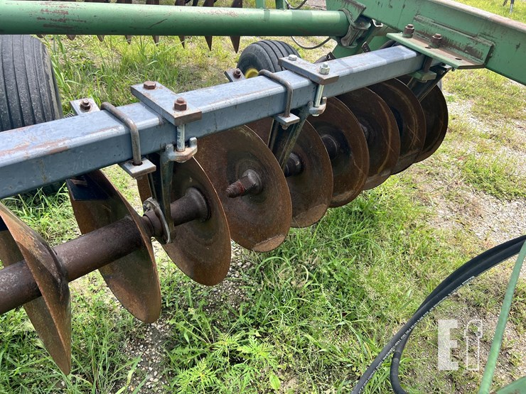 john-deere-220-image-8