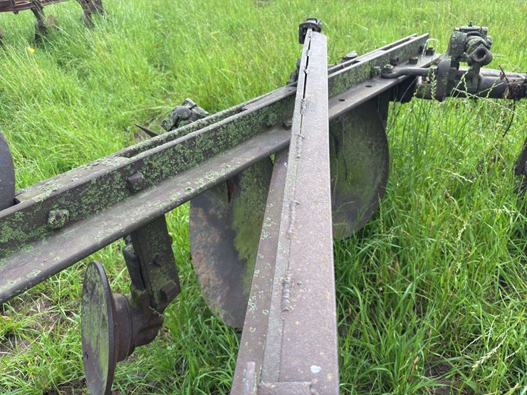 3-bottom-25”-terracing-plow-image-18