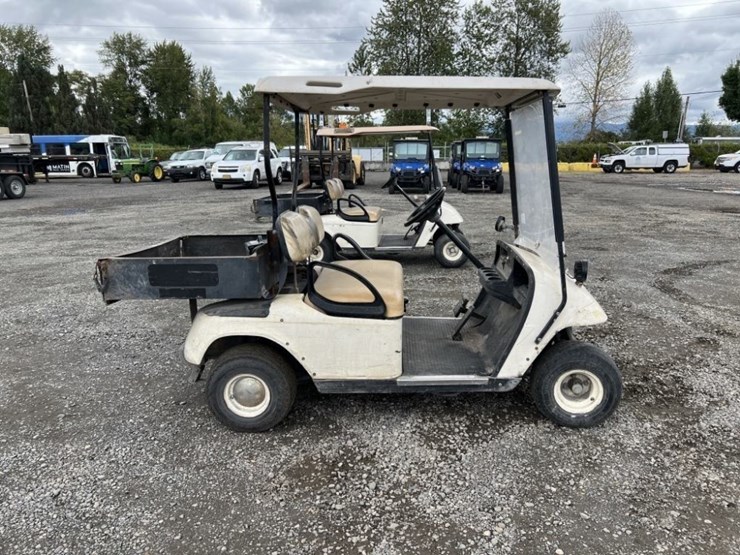 ez-go-textron-golf-cart-image-3