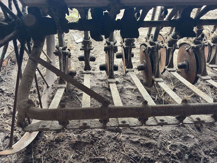 moline-8’-grain-drill-image-56