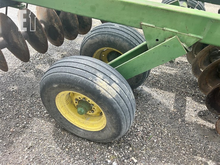 john-deere-230-image-7