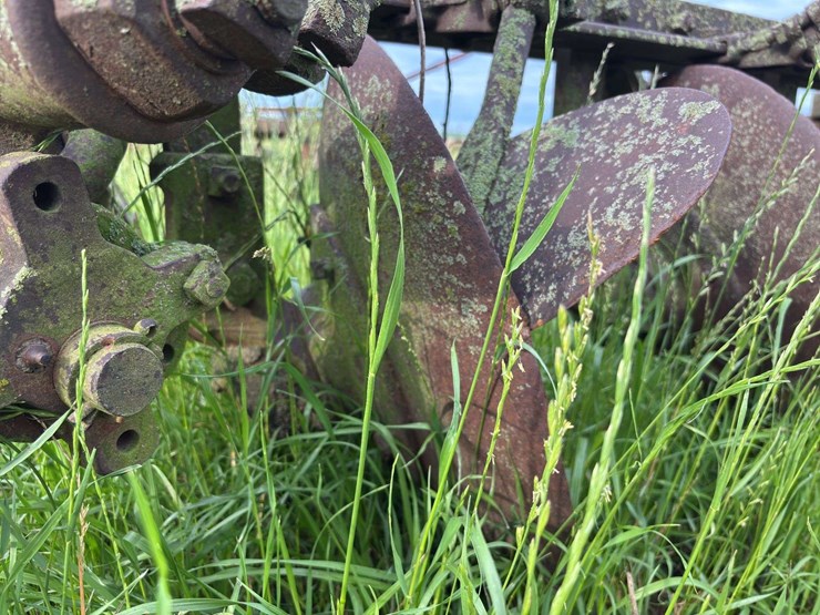 3-bottom-25”-terracing-plow-image-27
