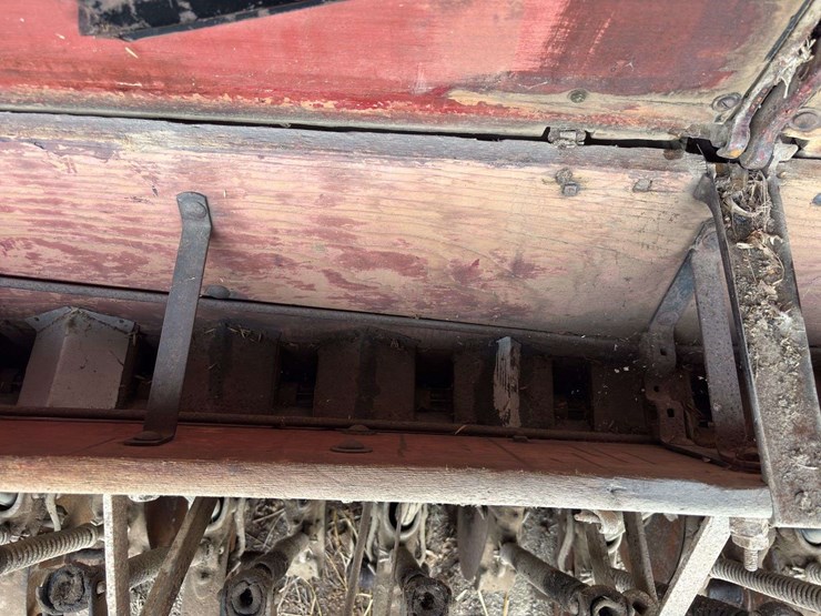 moline-8’-grain-drill-image-44