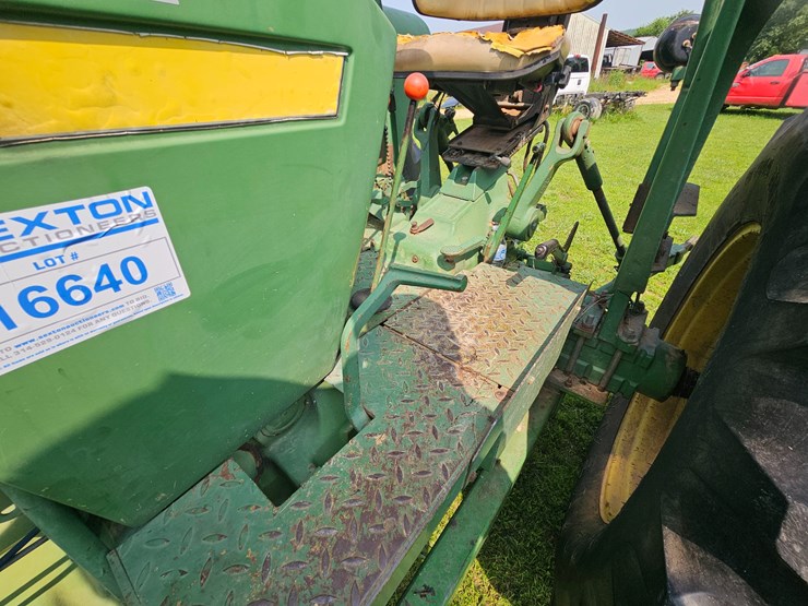1982-john-deere-2940-image-24