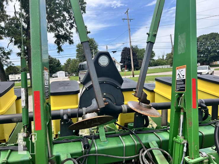1994-john-deere-7200-image-32