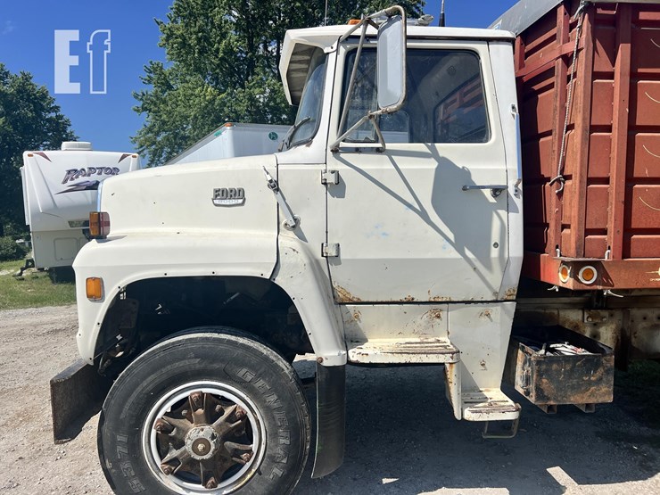 1990-ford-8000-image-3