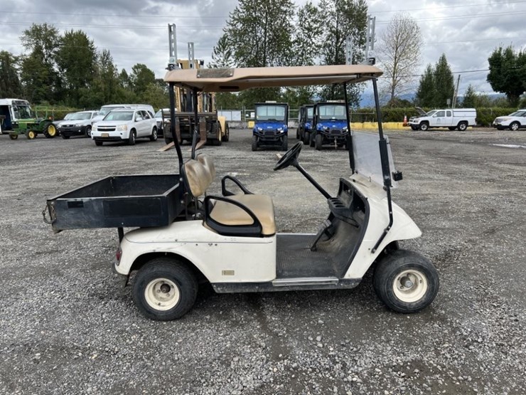 ez-go-textron-golf-cart-image-3