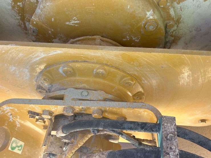 2018-caterpillar-cs54b-image-14